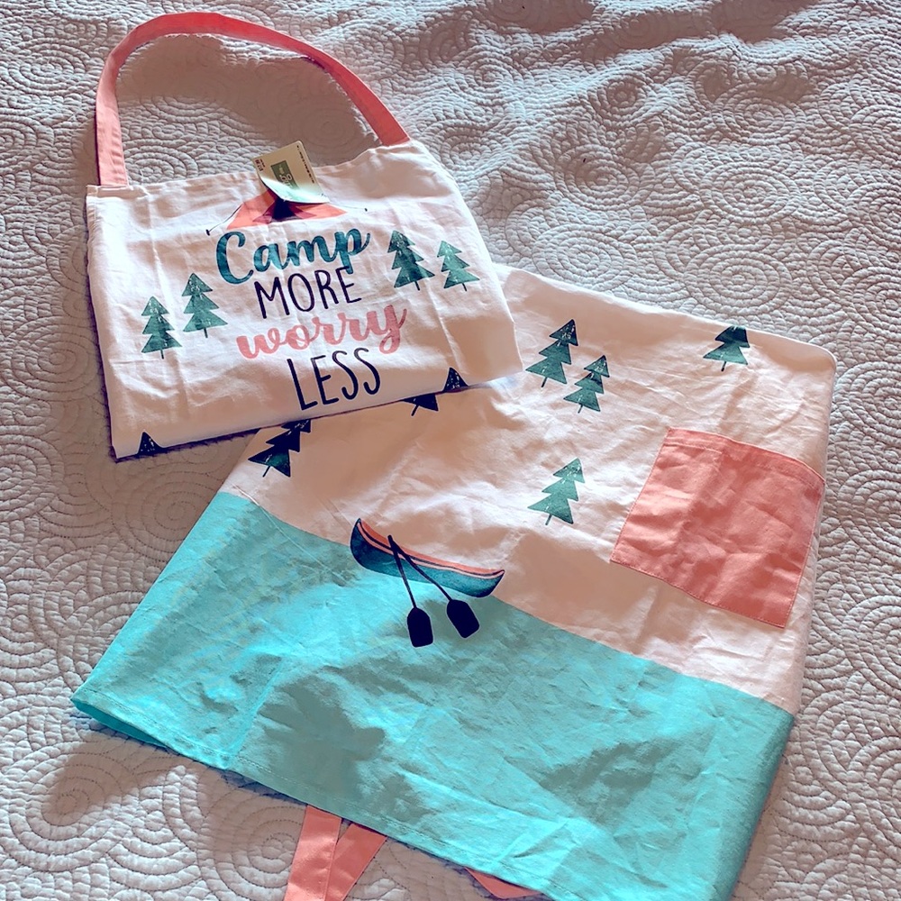 Very Cute Apron with a front pocket.